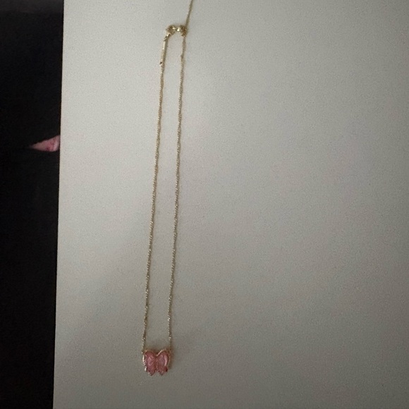Kendra Scott Haley Bow Gold Short Pendant Necklace in blush mother-of-pearl - Picture 2 of 6